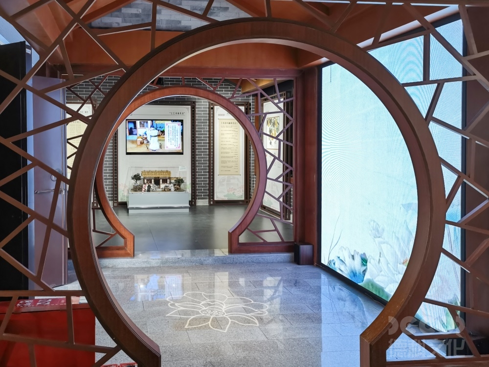 黨建館設計中如何體現黨的精準扶貧和鄉村振興？